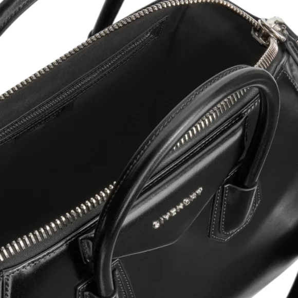 GIVENCHY Medium Antigona Shoulder Bag - Picture 5 of 13